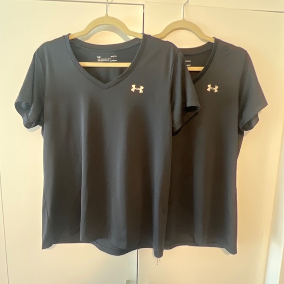 Under Armour Loose Short Sleeve Black V Neck (2) Large - Picture 1 of 3